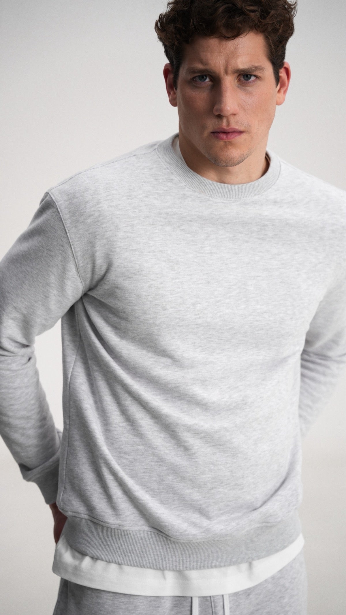 Basic straight-cut sweatshirt