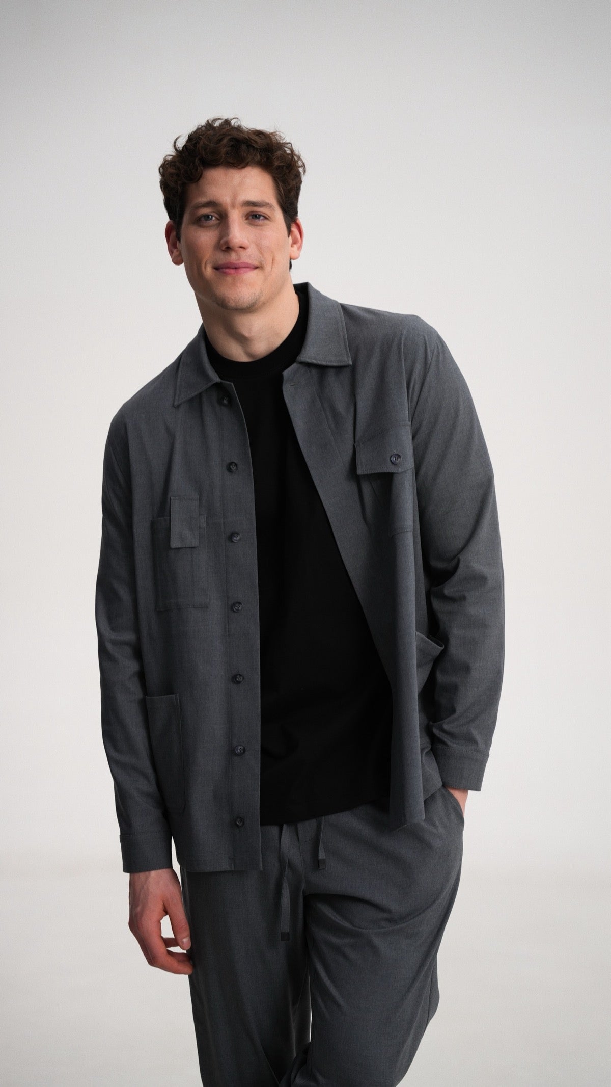 Loose-fitting wool shirt