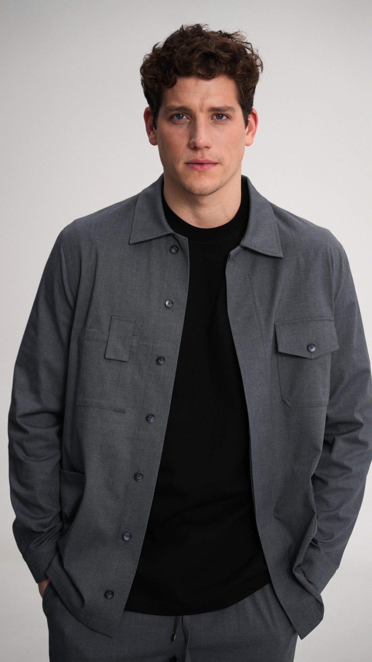 Loose-fitting wool shirt