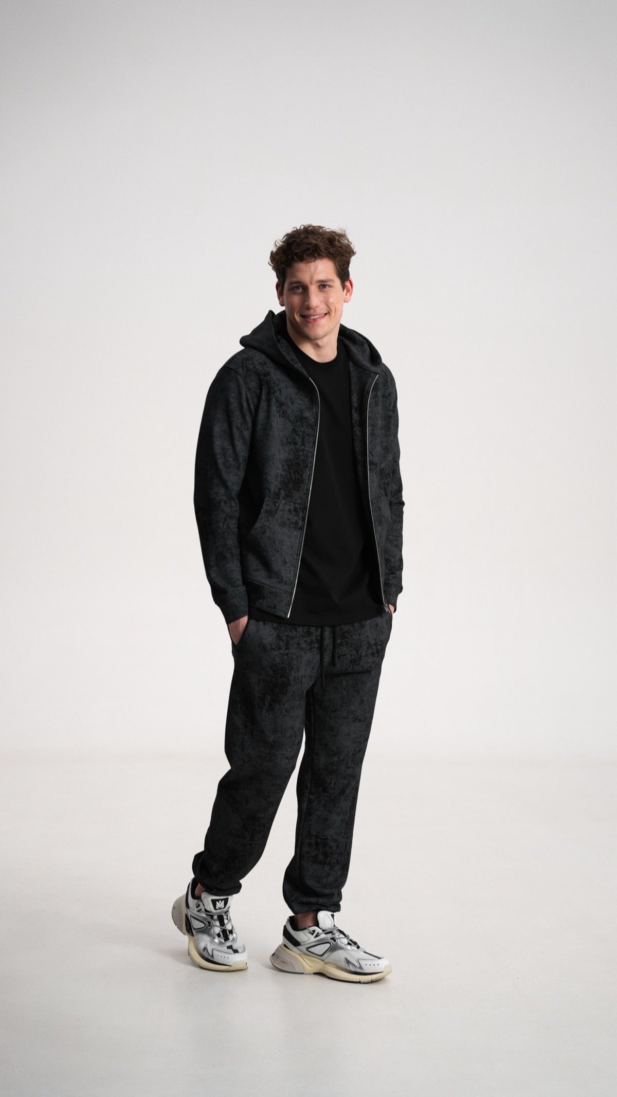 Classic straight-cut pants with vintage elements