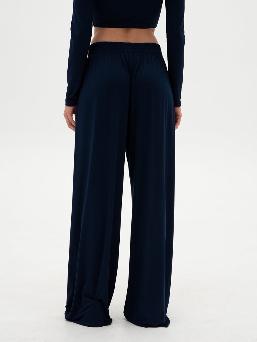 Loose-fitting pants